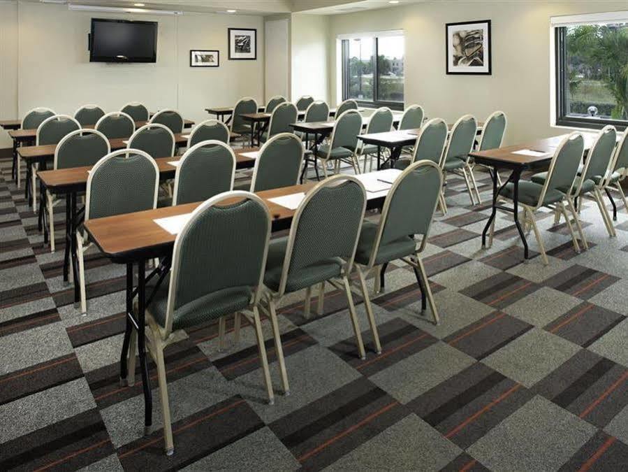 Four Points By Sheraton Fort Myers Airport Экстерьер фото
