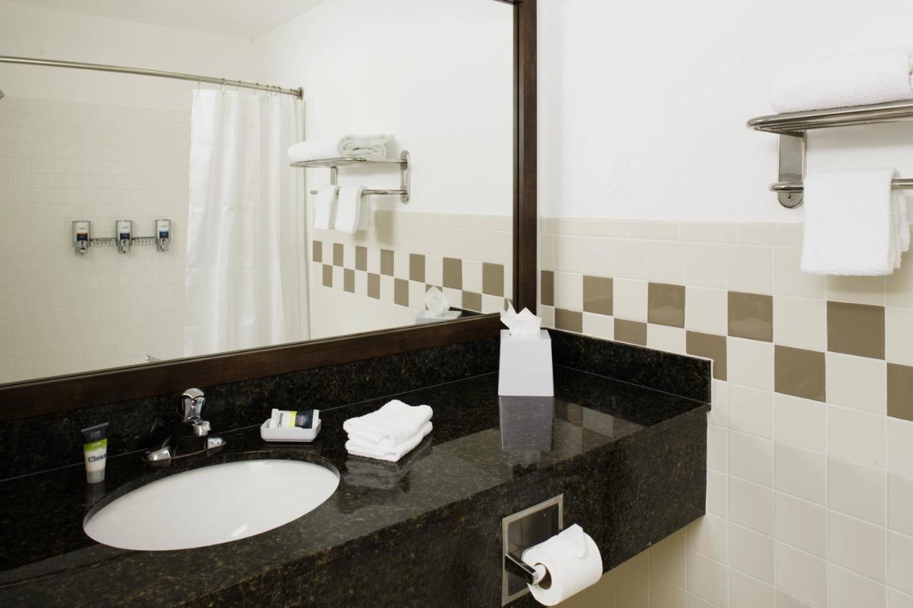 Four Points By Sheraton Fort Myers Airport Экстерьер фото